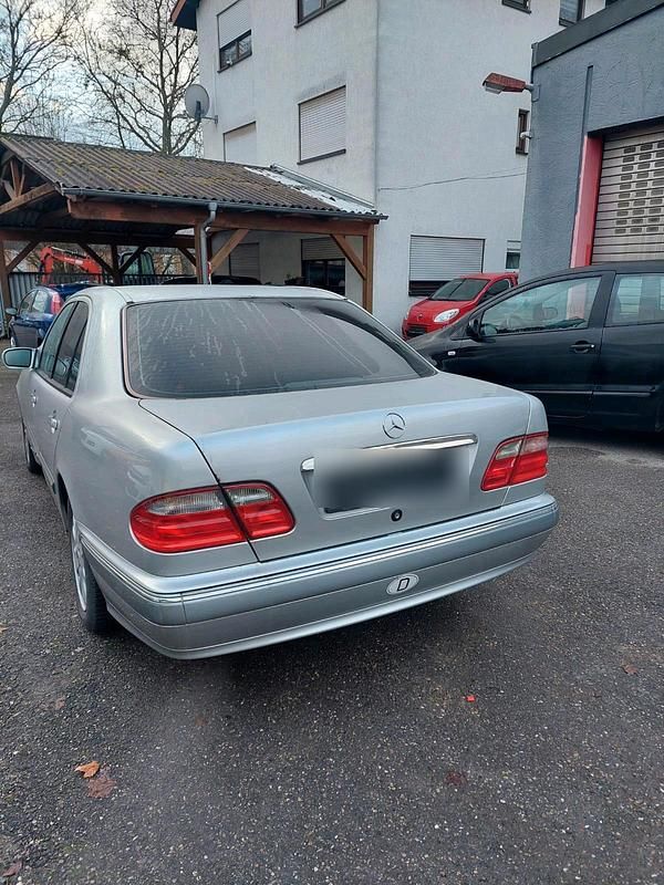 Gebraucht Mercedes 240 160 PS (117 kW) 2002 Silber Limousine