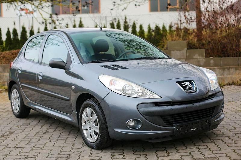 Gebraucht Peugeot 206+ Basis 75 PS (55 kW) 2009 Grau Kleinwagen