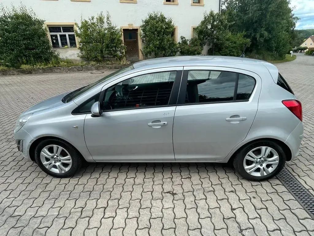Gebraucht Opel Corsa Edition 95 PS (69 kW) 2012 Grau Kleinwagen
