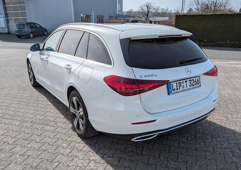 Gebraucht Mercedes C300e Avantgarde 204 PS (150 kW) 2023 Weiß Kombi