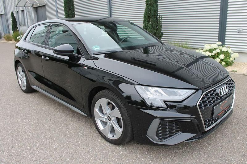 Schwarz Gebraucht 2022 Audi A3 Sportback S-Line Limousine | 22.800 € (Superpreis) - Bild 1/4