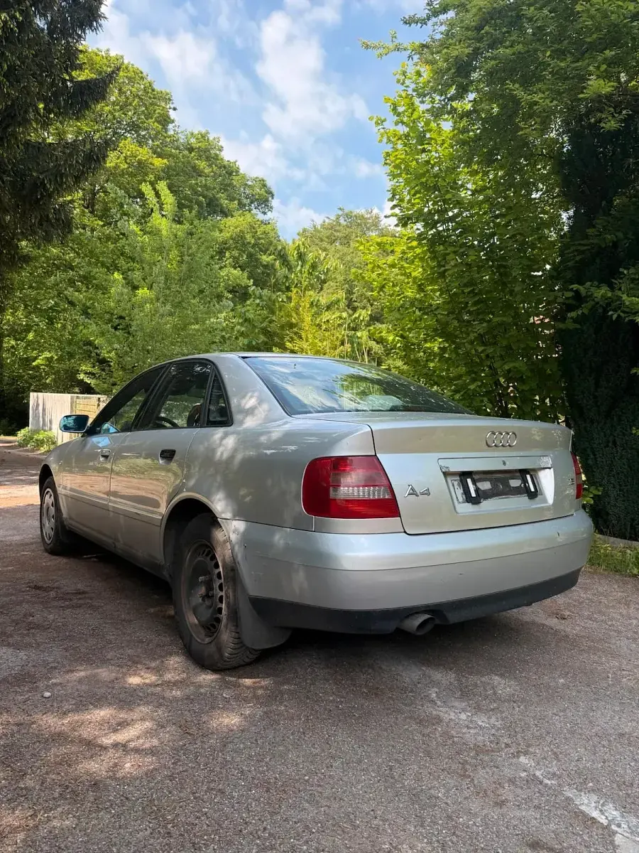 Gebraucht Audi A4 101 PS (74 kW) 1999 Silber Limousine