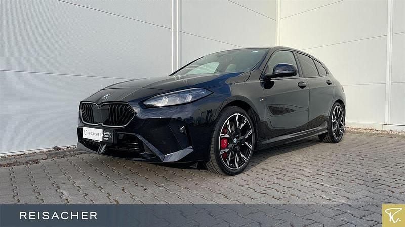 Saphirschwarz metallic Gebraucht 2025 BMW 123 Efficient Dynamics Kleinwagen | 38.480 € (Guter Preis) - Bild 1/4