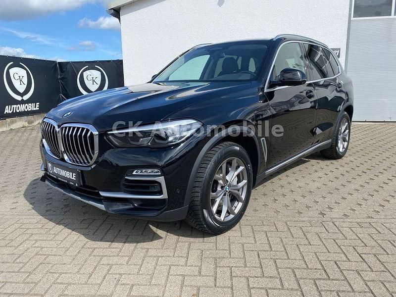 Schwarz ii/bonnet fluid black Gebraucht 2020 BMW X5 xLine SUV | 38.900 € (Fairer Preis) - Bild 1/4