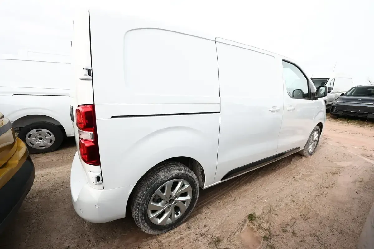 Neu Fiat Scudo 180 PS (132 kW) 2025 Weiss Van