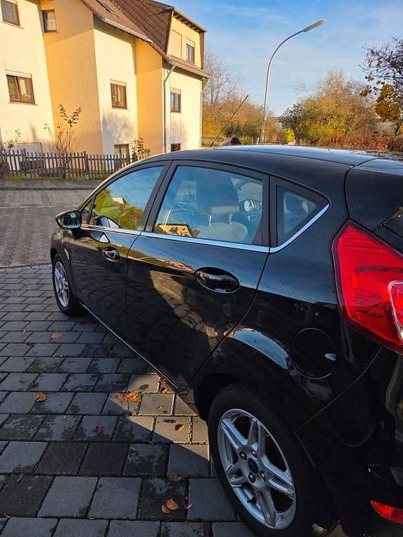 Gebraucht Ford Fiesta Titanium 101 PS (74 kW) 2015 Schwarz Limousine