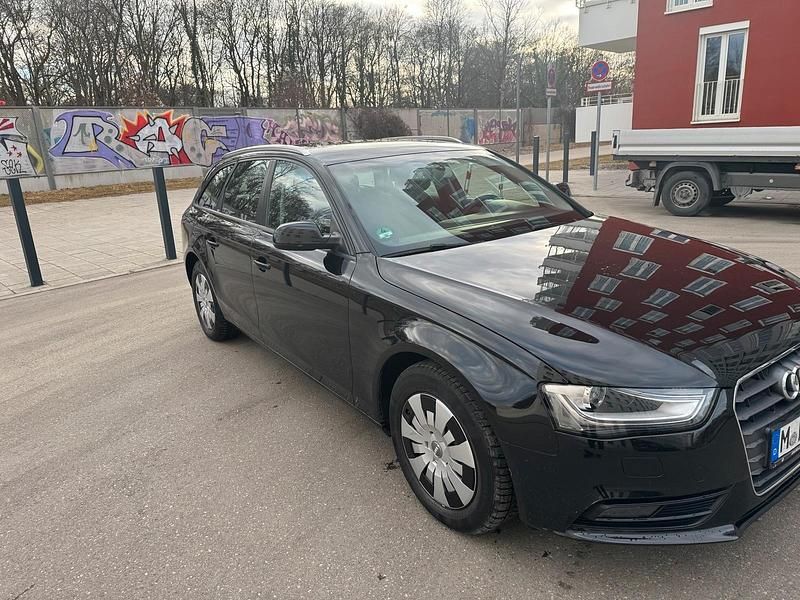 Gebraucht Audi A4 150 PS (110 kW) 2015 Schwarz Kombi