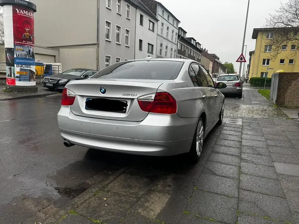 Gebraucht BMW 320 170 PS (125 kW) 2008 Silber Limousine