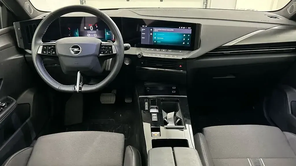 Usado Opel Astra 131 HP (96 kW) 2025 Prateado Citadino