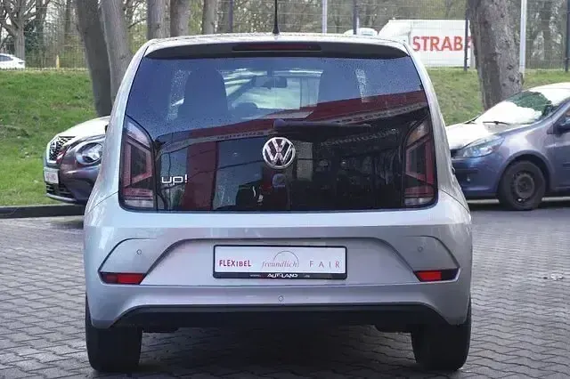 Usado VW up! Join 75 CV (55 kW) 2018 Gris Utilitario
