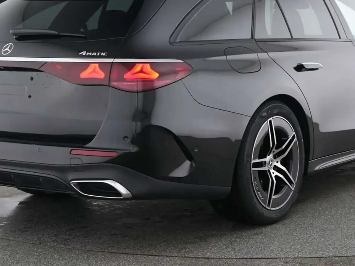 Gebraucht Mercedes E220 AMG 197 PS (144 kW) 2025 Lack obsidianschwarz Kombi
