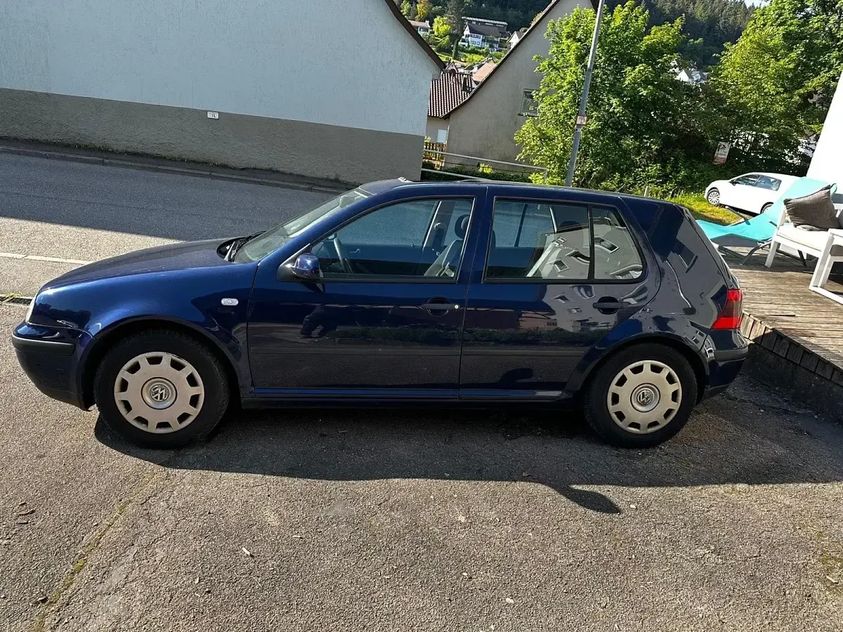 Gebraucht VW Golf IV Edition 105 PS (77 kW) 2001 Blau Kleinwagen