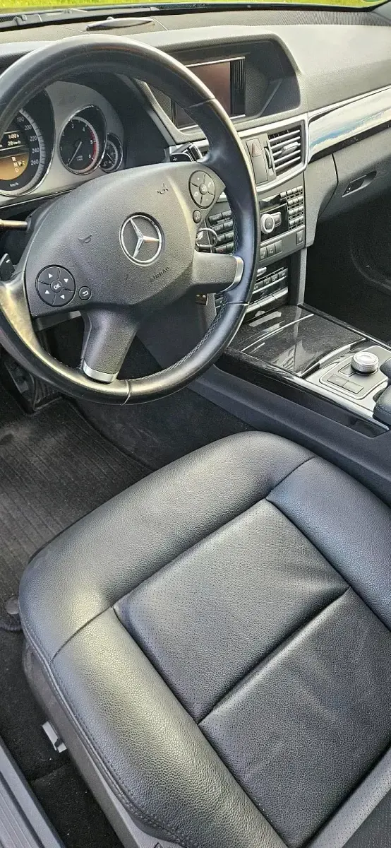 Gebraucht Mercedes E300 Avantgarde 231 PS (169 kW) 2011 Blau Kombi