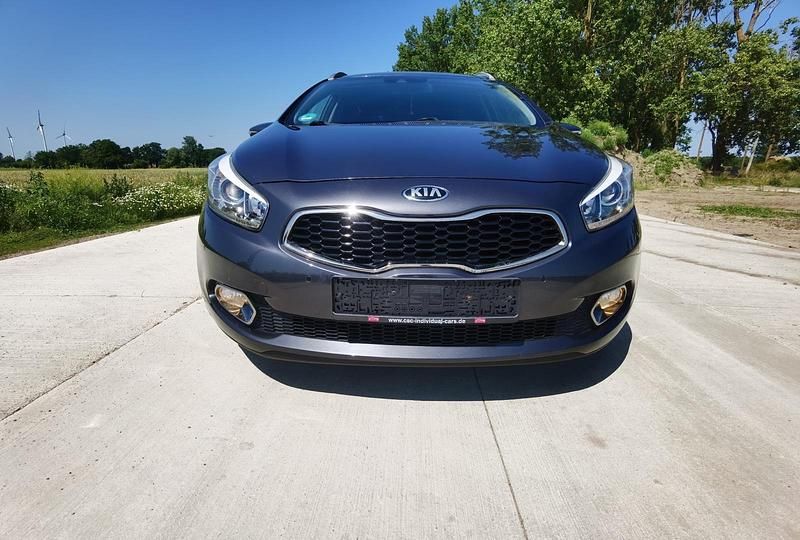 Grau Gebraucht 2012 Kia Ceed Sportswagon Kombi | 7.900 € (Etwas zu teuer) - Bild 1/4