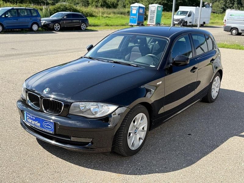 Schwarz Gebraucht 2011 BMW 118 Efficient Dynamics Kleinwagen | 5.999 € (Guter Preis) - Bild 1/4