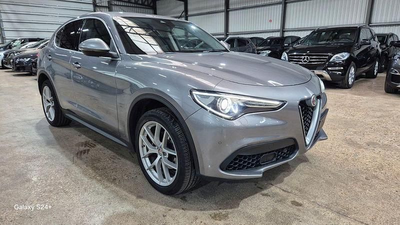 Gebraucht Alfa Romeo Stelvio 280 PS (205 kW) 2017 Grau SUV