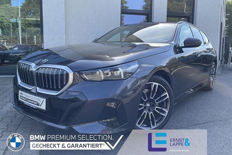 Sophistograu brillanteffekt Gebraucht 2025 BMW 520 M Sport Kombi | 50.740 € (Superpreis) - Bild 1/4