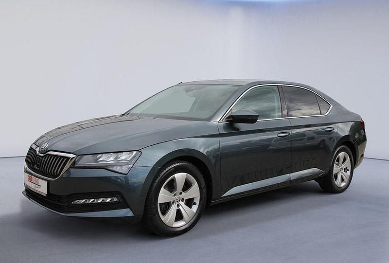 Seda quartz/quartz grey Gebraucht 2022 Skoda Superb Ambition Limousine | 25.490 € (Fairer Preis) - Bild 1/4