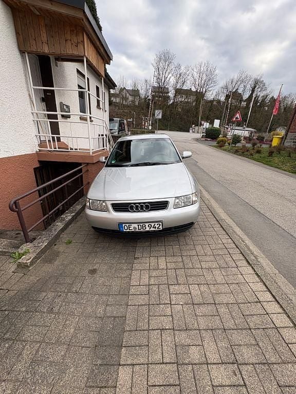 Second-hand Audi A3 Ambiente 125 CP (91 kW) 2000 Negru Hatchback