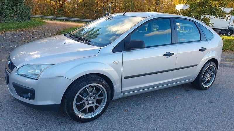Silber Gebraucht 2006 Ford Focus Limousine | 1.750 € (Fairer Preis) - Bild 1/4