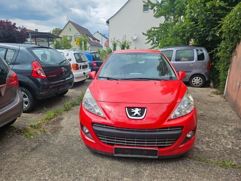 Gebraucht Peugeot 207 Premium 95 PS (69 kW) 2011 Rot Limousine