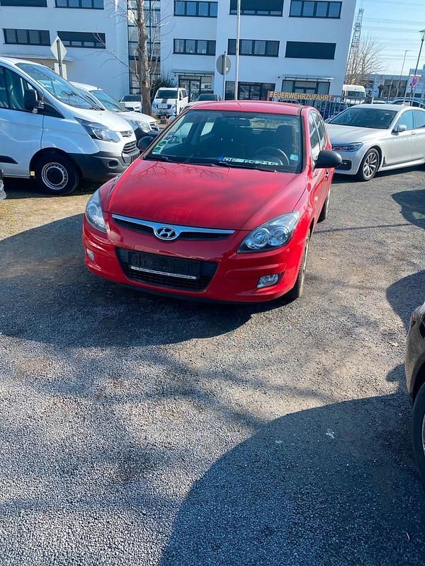 Gebraucht Hyundai i30 110 PS (80 kW) 2009 Rot Kombi
