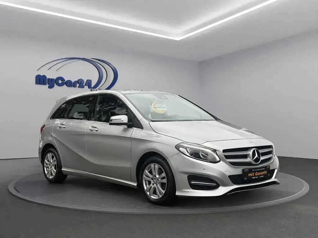 Gebraucht Mercedes B200 Urban 136 PS (100 kW) 2017 Silber Kleinwagen