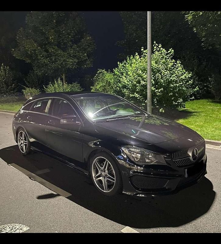 Schwarz Gebraucht 2016 Mercedes CLA220 Shooting Brake AMG Kombi | 21.000 € (Etwas zu teuer) - Bild 1/4