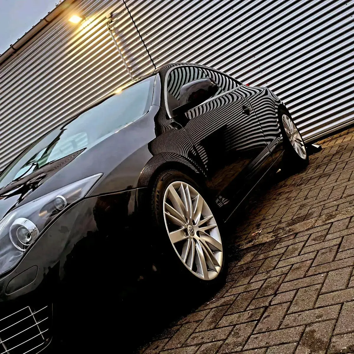Gebraucht Renault Laguna Coupé 245 PS (180 kW) 2010 Schwarz Coupé