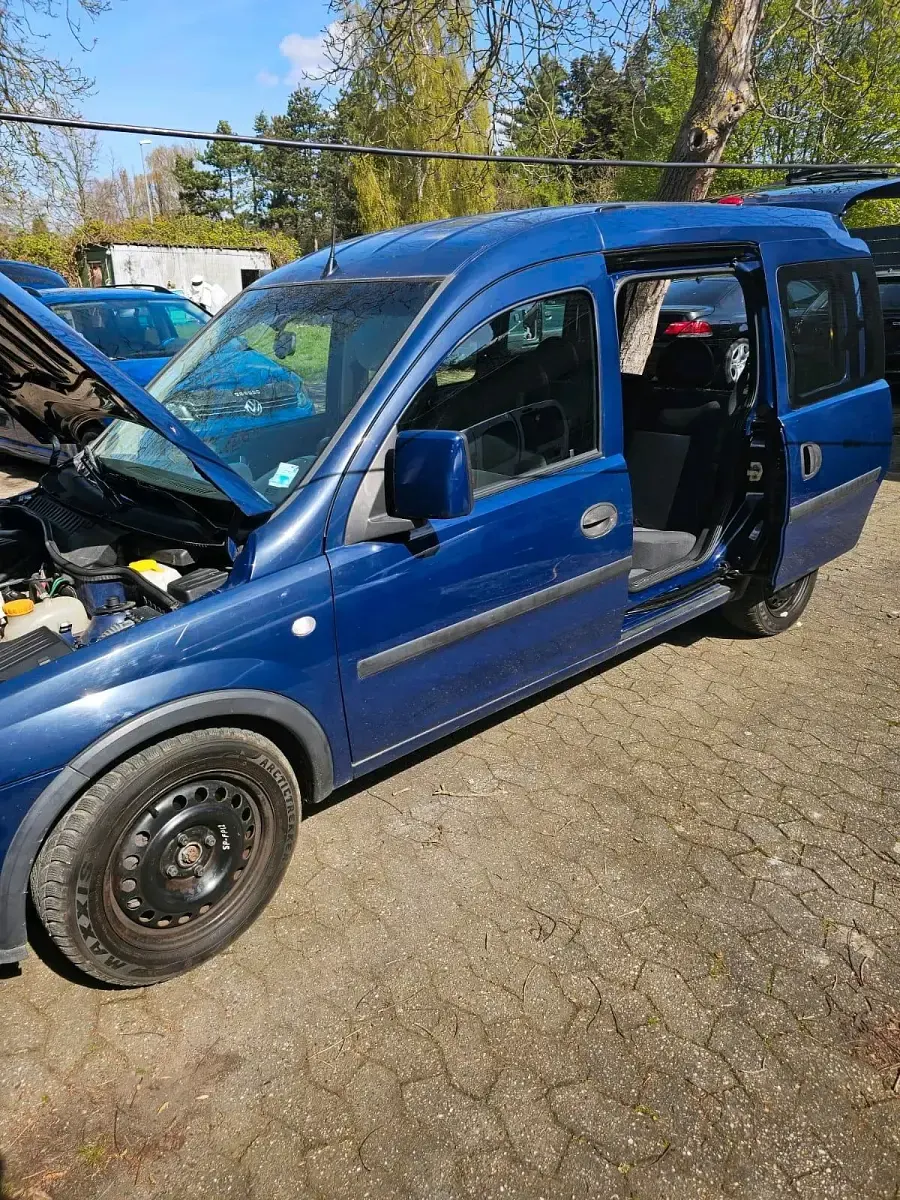 Gebraucht Opel Combo 97 PS (71 kW) 2006 Blau Van / Kleinbus