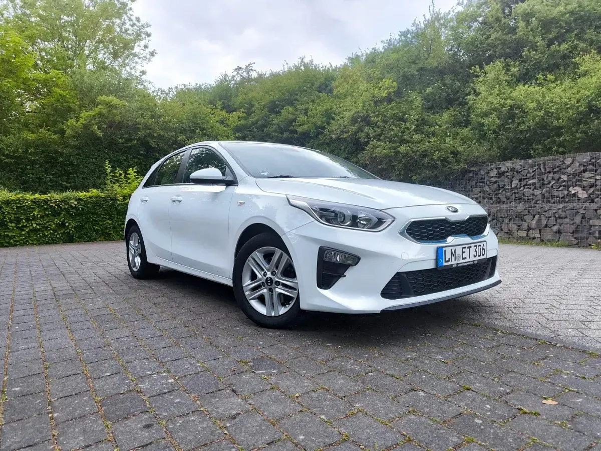 Gebraucht Kia Ceed Edition 7 99 PS (72 kW) 2020 Weiß Kleinwagen