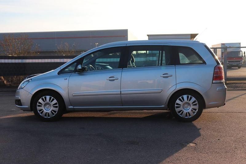Gebraucht Opel Zafira Catch Me 150 PS (110 kW) 2007 Silber Van / Kleinbus