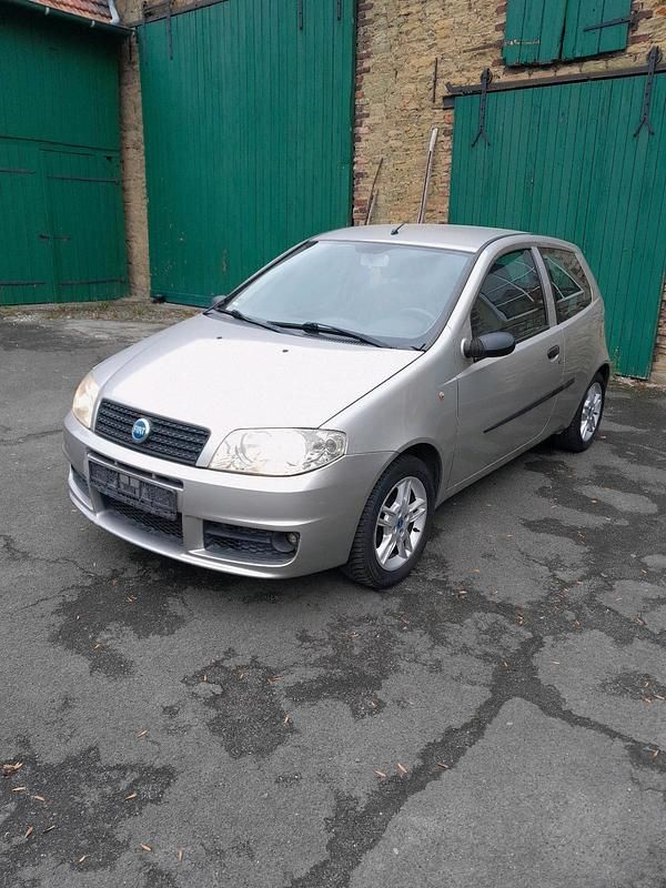 Silber Gebraucht 2005 Fiat Punto Kleinwagen | 2.000 € (Teuer) - Bild 1/4