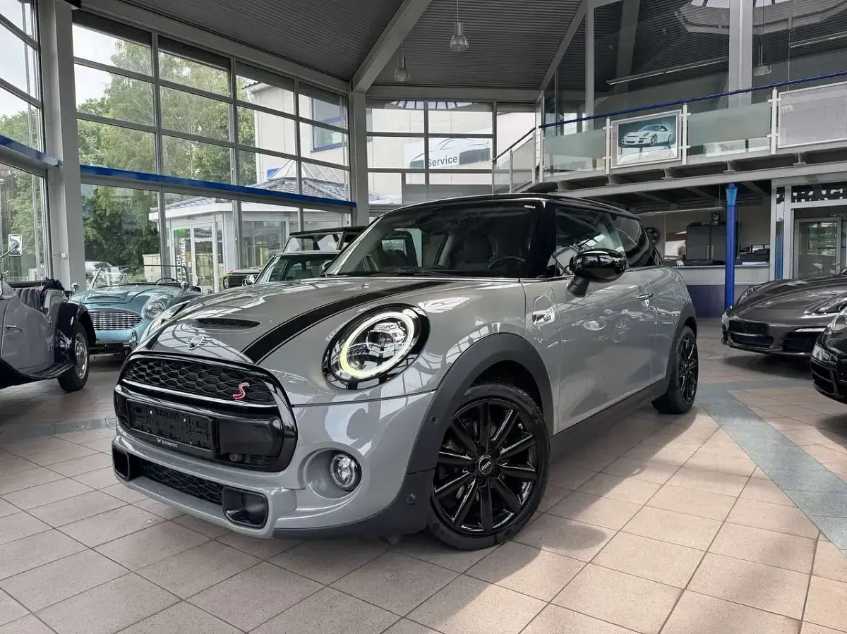 Gebraucht Mini Cooper S Chili 192 PS (141 kW) 2019 Moonwalk grey (metallic) Kleinwagen