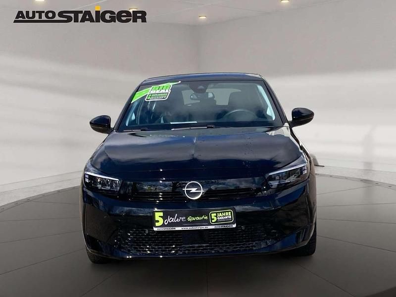 Gebraucht Opel Corsa-e Edition 100 kW (136 PS) 2023 Lackierung schwarz perla nera/ Kleinwagen