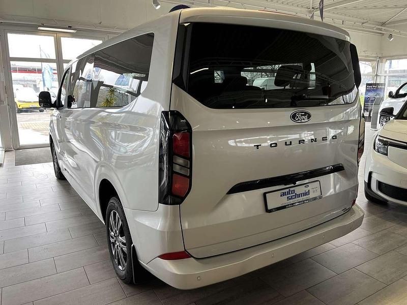 Gebraucht Ford Tourneo Custom Titanium 170 PS (125 kW) 2024 Polarsilber Van