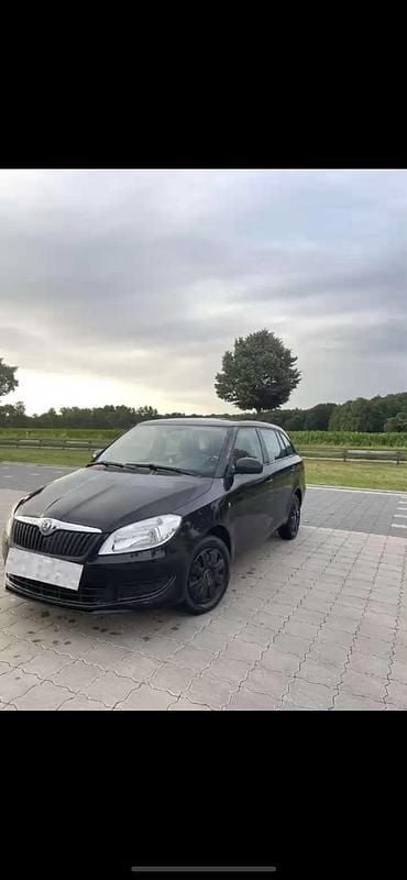 Schwarz Gebraucht 2011 Skoda Fabia Kombi | 4.150 € (Fairer Preis) - Bild 1/4