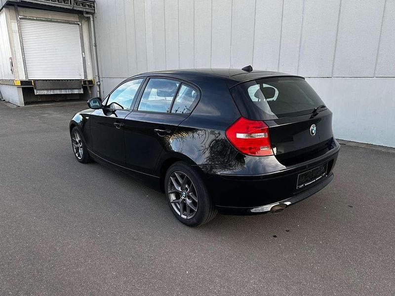 Gebraucht BMW 118 143 PS (105 kW) 2011 Black sapphire metallic Kleinwagen