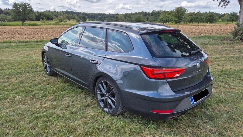 Grau Gebraucht 2019 Seat Leon ST FR Kombi | 17.999 € (Fairer Preis) - Bild 1/4