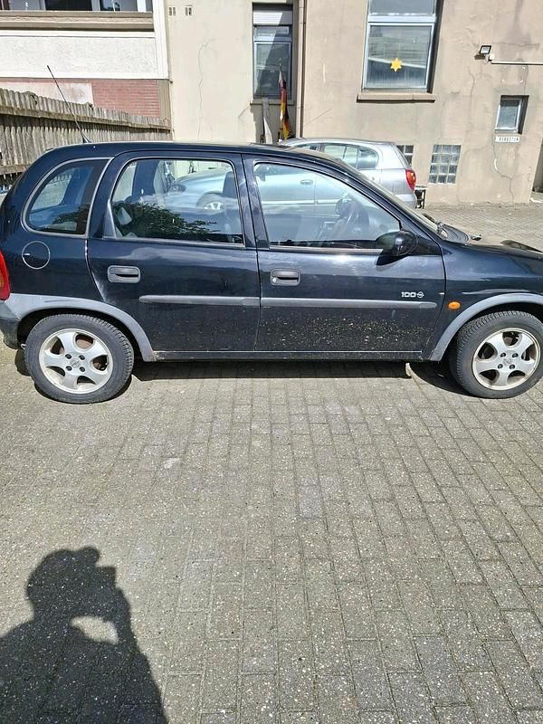 Second-hand Opel Corsa Eco 65 CP (47 kW) 2000 Negru Hatchback