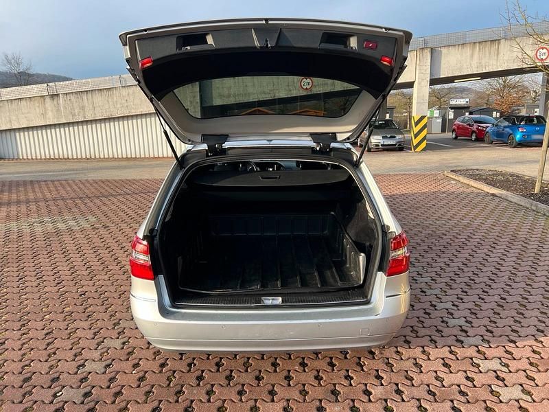 Gebraucht Mercedes E220 Avantgarde 170 PS (125 kW) 2009 Silber Kombi