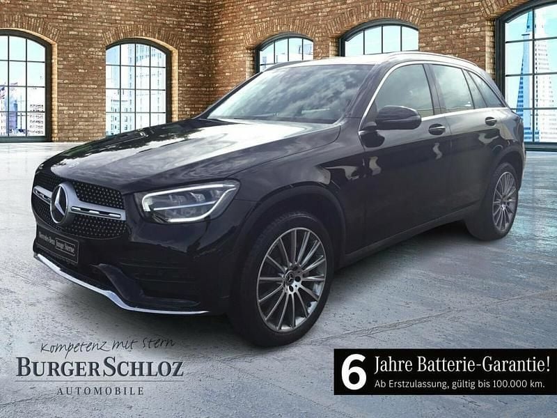 Unilack schwarz Gebraucht 2021 Mercedes GLC300e AMG SUV | 35.700 € (Fairer Preis) - Bild 1/4