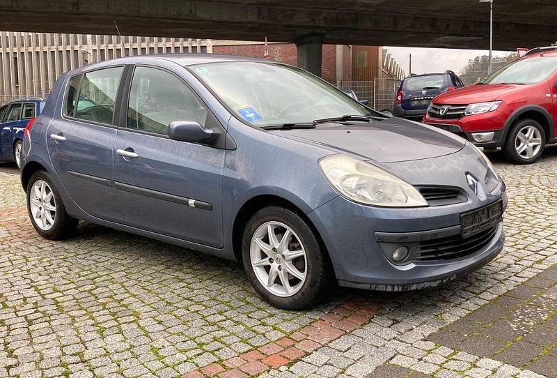Blau Gebraucht 2005 Renault Clio III Privilege Kleinwagen | 3.250 € (Fairer Preis) - Bild 1/4