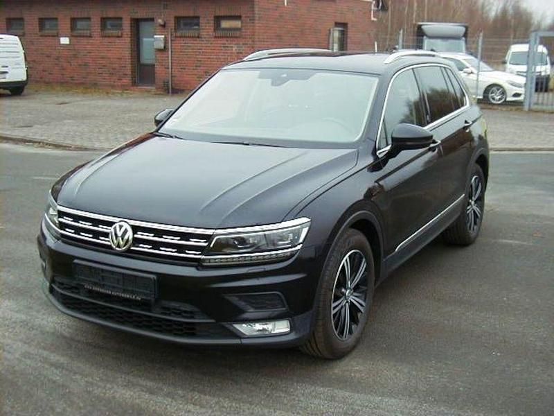 Schwarz Gebraucht 2017 VW Tiguan Sound SUV | 12.998 € - Bild 1/4