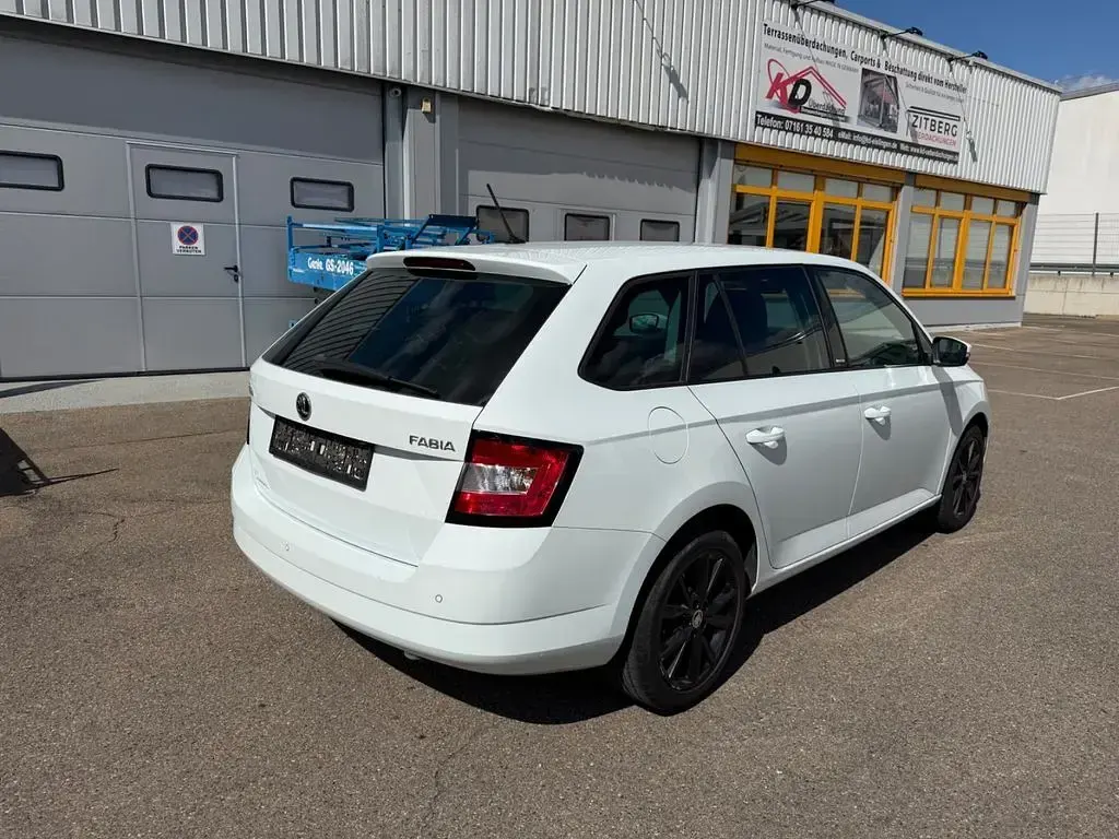 Gebraucht Skoda Fabia Joy 90 PS (66 kW) 2016 Weiß Kombi