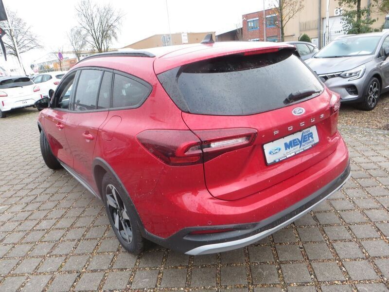 Gebraucht Ford Focus Active X 125 PS (91 kW) 2024 Fantastic red tc (metallic) Kombi