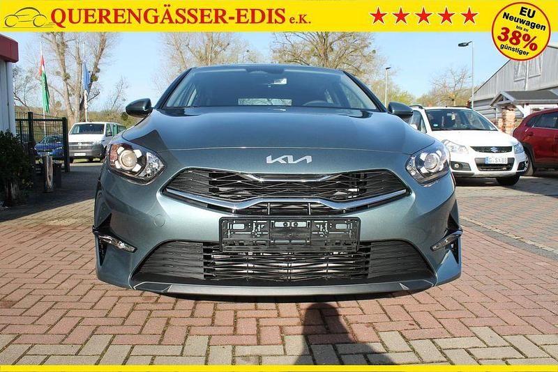 Gebraucht Kia Ceed Vision 140 PS (102 kW) 2025 Lunarsilver (metallic) Kleinwagen