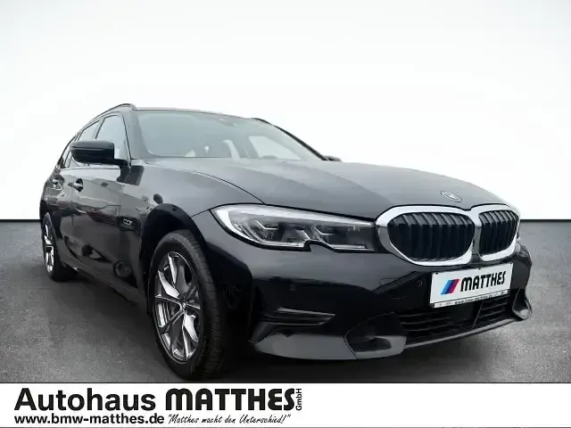 Gebraucht BMW 330e Sport Line 292 PS (214 kW) 2022 Schwarz Kombi