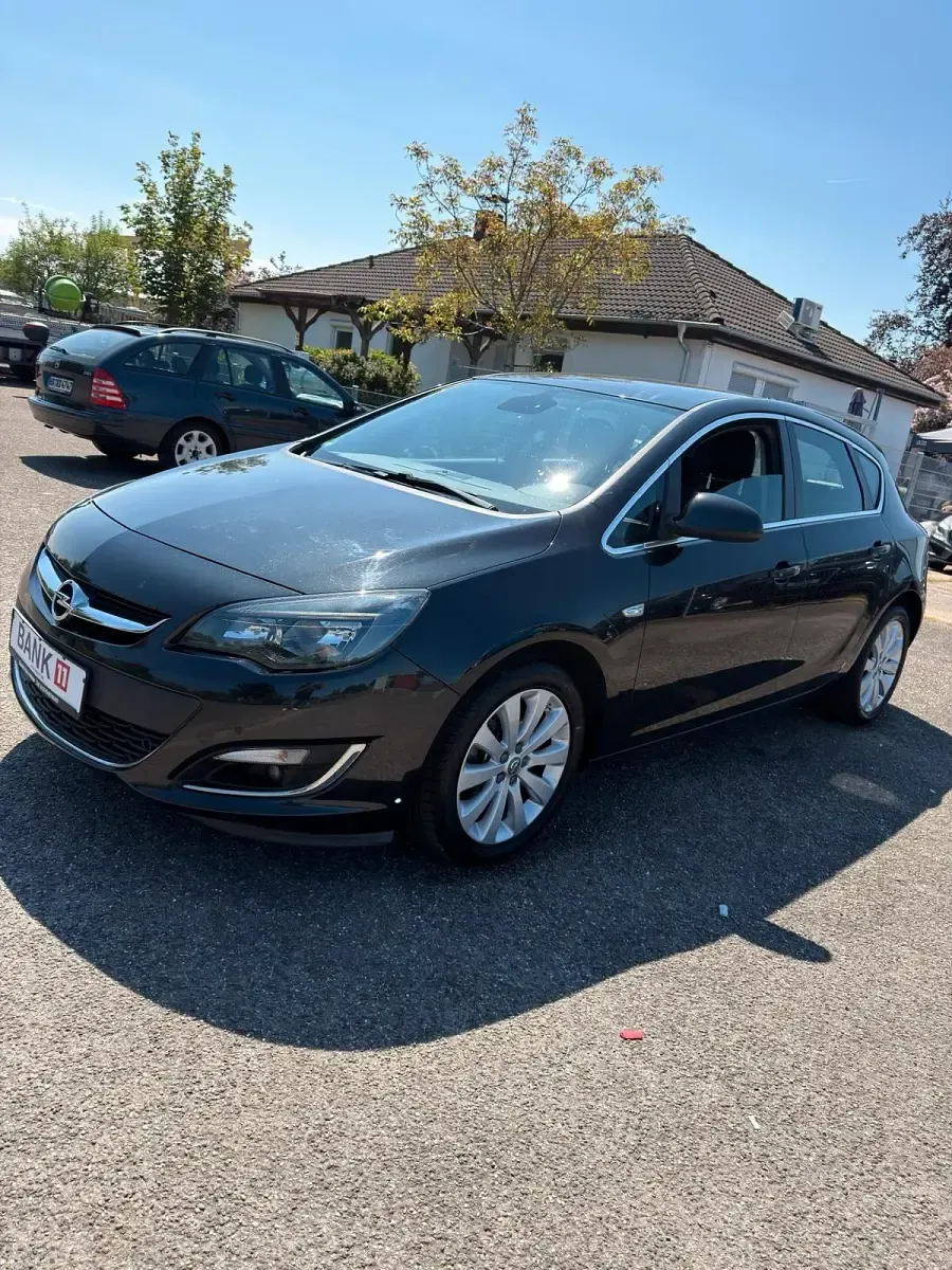 Gebraucht Opel Astra 101 PS (74 kW) 2014 Schwarz Limousine