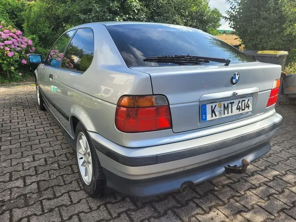 Gebraucht BMW 318 140 PS (102 kW) 1998 Silber Limousine